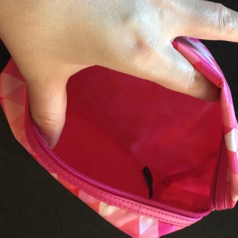 Make up bag🎀  - Picture 2 of 4